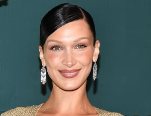 Bella Hadid - Studio Didattico Iside