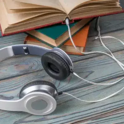 Cuffie e libro